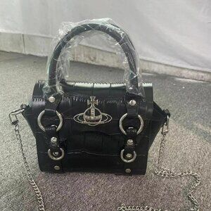 VIVIENNE WESTWOOD Betty Handbag in Black